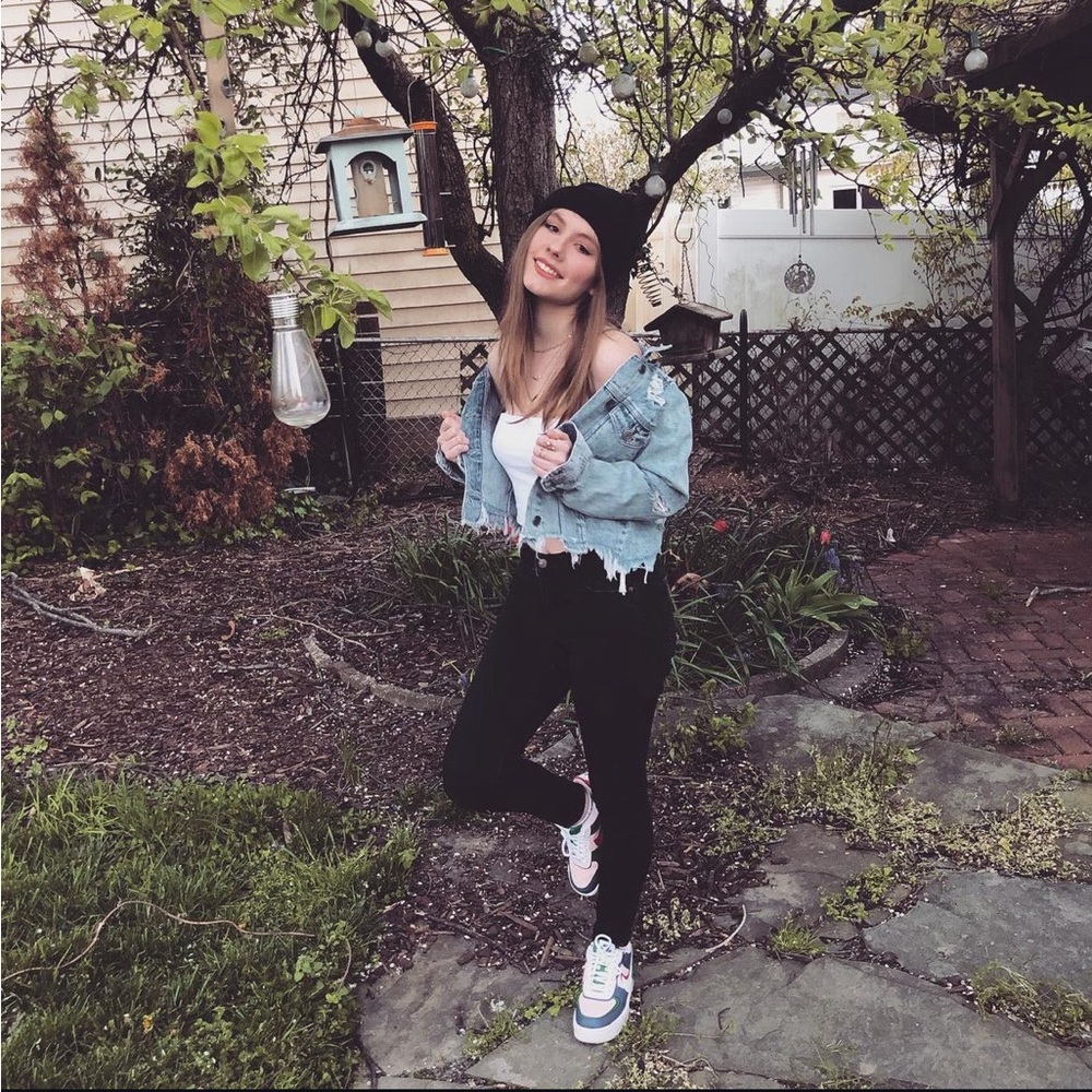 Fab’rik distressed Jean jacket in an acid wash. - Picture 6 of 6